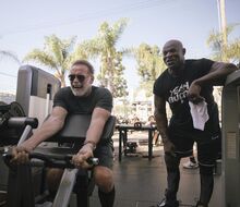 Arnold Schwarzenegger a Ronnie Coleman si dali společný trénink v Gold´s Gym ve Venice