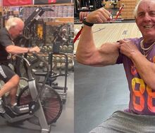 Ric Flair ve svých 73 letech stále cvičí!