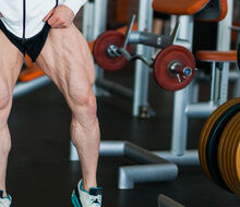 8 cviků na nohy, které se dají cvičit i s rozbitými koleny nebo zády